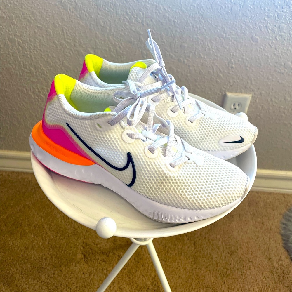 Women’s Nike renew run